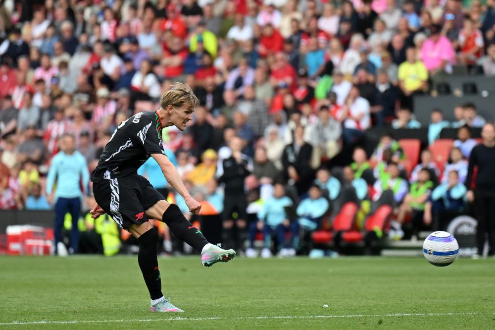 埃贝尔：不理解关于诺伊尔的争论，本赛季他一直是我们的支柱